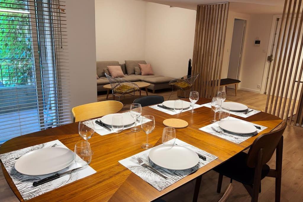 Appartement Aux Marches Du Palais - Ac Clim - Spacieux - Terrasse - Wifi