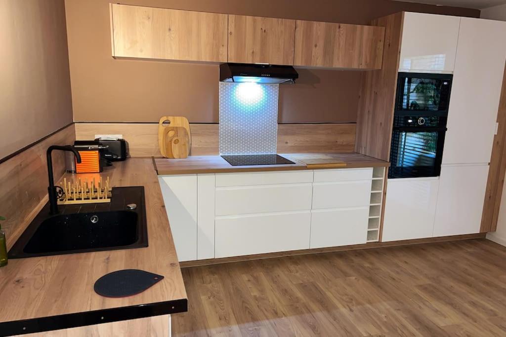 Appartement Aux Marches Du Palais - Ac Clim - Spacieux - Terrasse - Wifi *